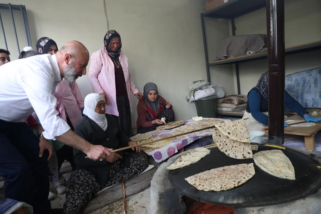 Kayseri Kocasinan'ın kırsal mahallelerinde yaz mesaisi