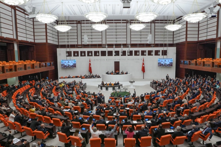 TBMM’de tartışmalı torba teklif mesaisi! Polis hakları, basın düzenlemesi ve orman alanları görüşülüyor