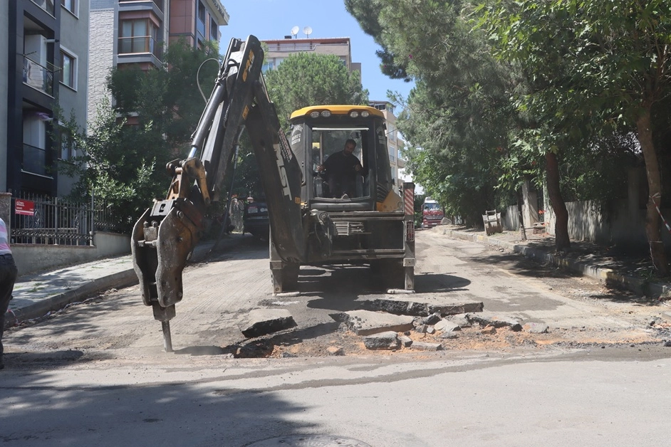 Maltepe’de asfalt mesaisi Cevizli’de sürüyor