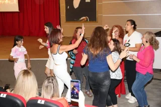 İzmir Çiğli Komedi Akşamları sezonu açtı