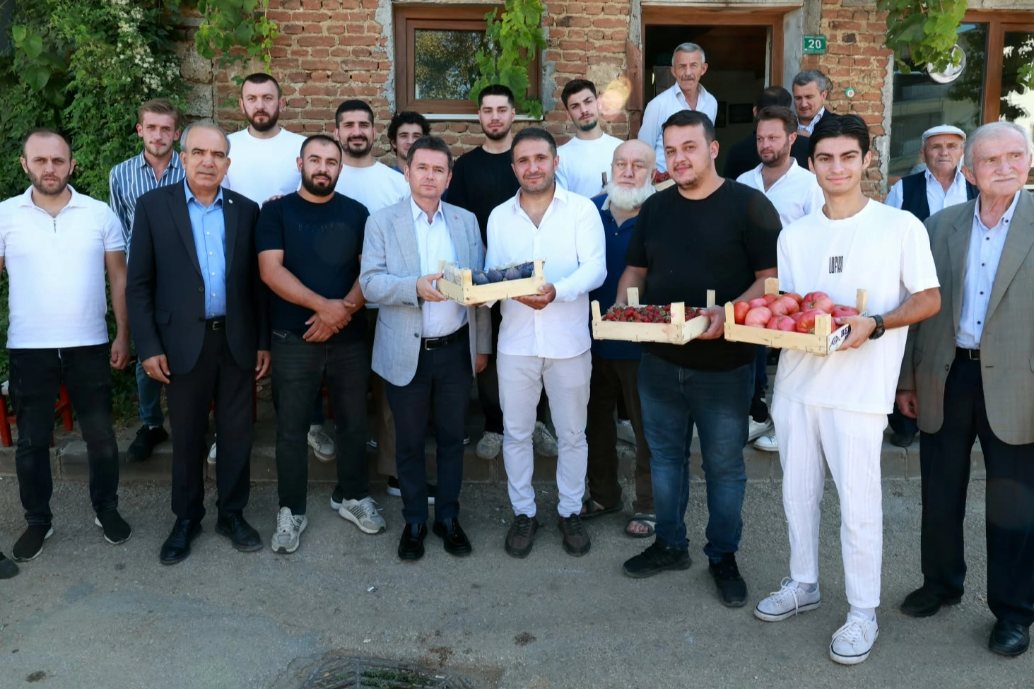 Bursa Osmangazi'de Yigitali Mahallesi’nde Başkan Aydın’a sevgi seli