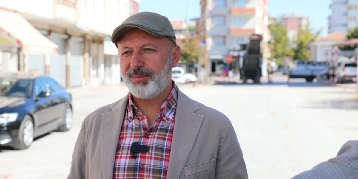 Kayseri Kocasinan'da freze aracıyla asfalt kazılıyor