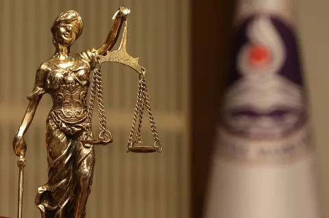 AYM, süresiz yoksulluk nafakasını düzenleyen ibareyi iptal etti
