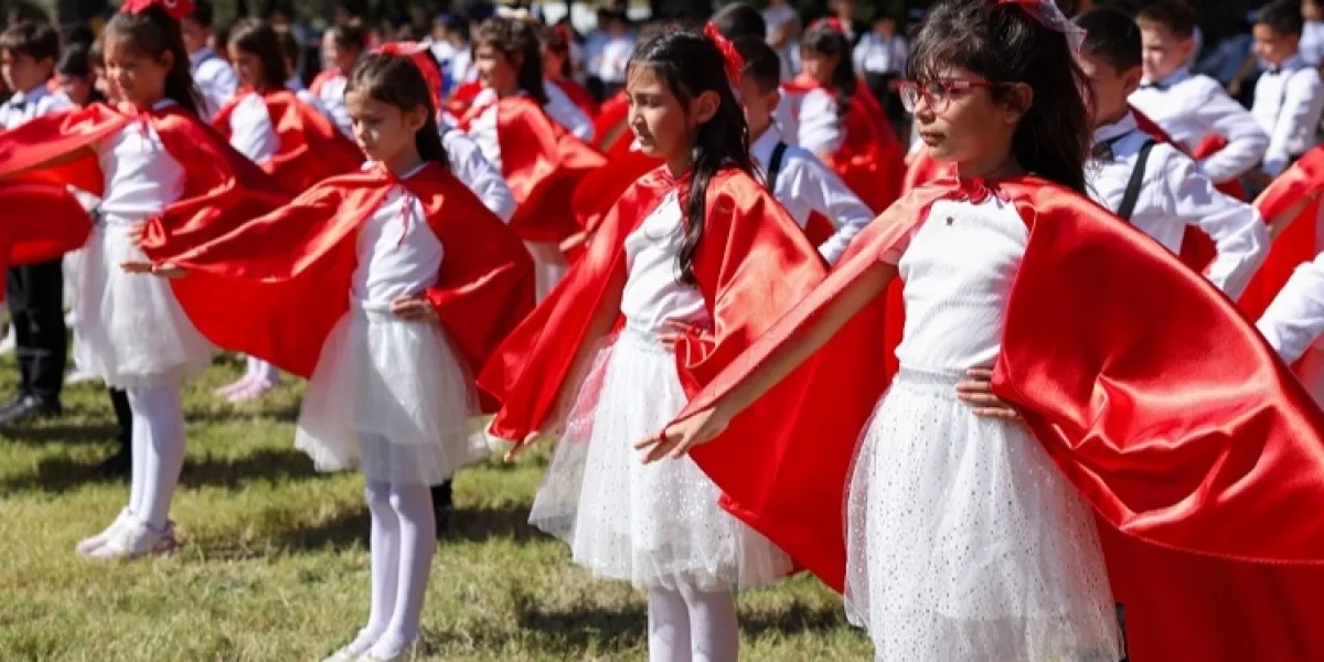 İzmir Aliağa’da eğitim öğretim yılı törenle başladı